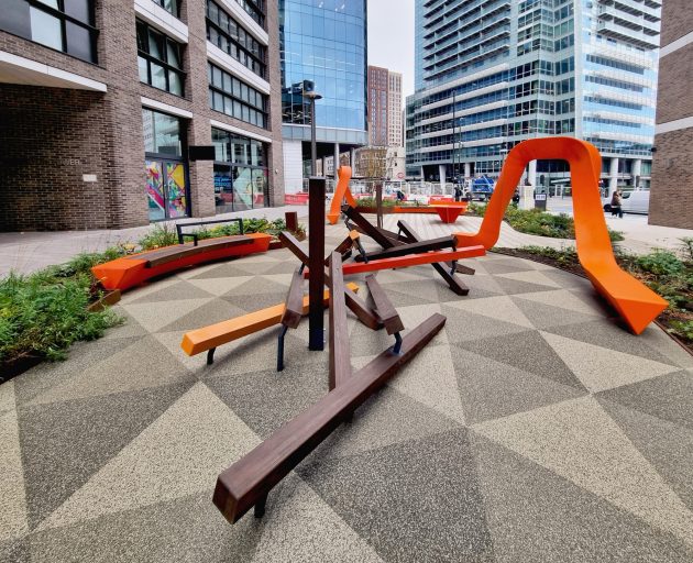 Aldgate. A Twisted Ribbon Crawling Through the City of London by Carve