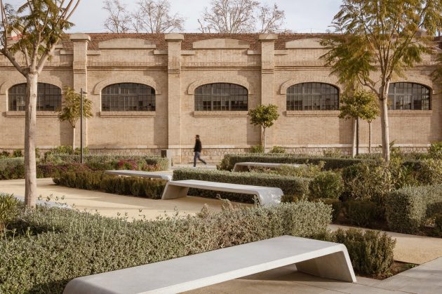 Integrating Design and Nature: Mimetic Benches at Valencia’s Central Park