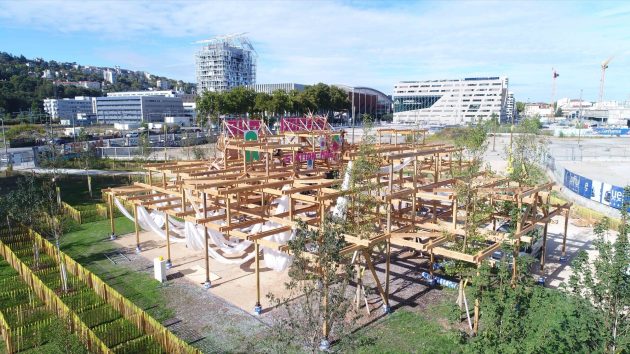 Champ de la Confluence – Lyon by BASE