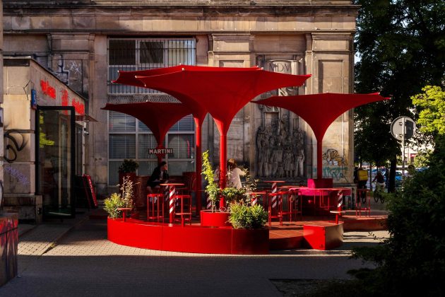 The Ideal Summer with the Tulip Umbrella