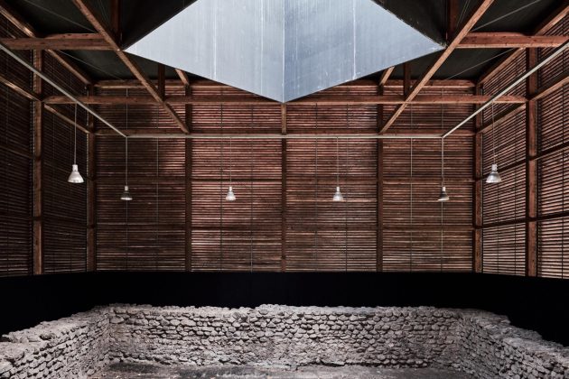 OOO: The Inner Surplus of Meaning