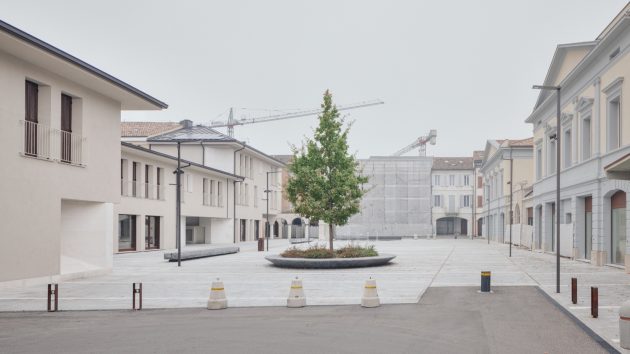 Borellini Square and Palazzo Mari by KM 429